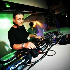 Ozgur Uzar - Groove Of Journey (Original Mix)