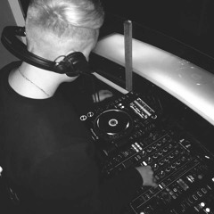 Anthony Wells  //  003