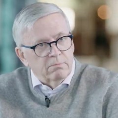 Det Kgl. Biblioteks direktør Svend Larsen i samtale med Tine Gøtzsche