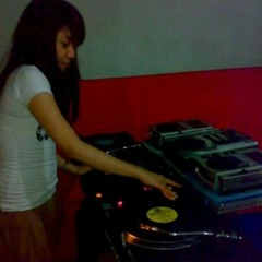 Gaun merah breakbeat dj wiewie mixtape indonesia