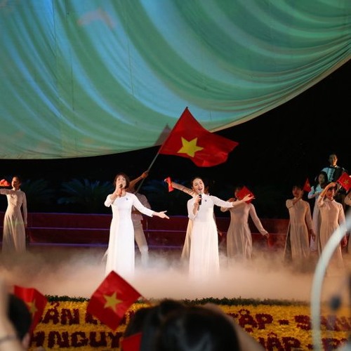 Ta Da Thay Gi Dem Nay - Phuong Linh , Uyen Linh