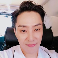 다정하게 붕어와 대화하는 은지원