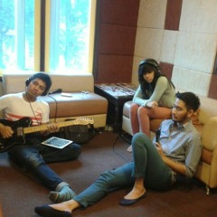 Ebony - Siapa Yang Pantas (Govinda Cover) (live acoustic at I Radio Jogja)