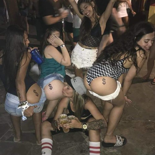 MC Cyclope, MC RD, MC Frajola e MC Neguin Da Q4 - Baile Do Tiaguinho, Chama As Colega