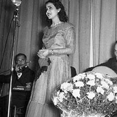 ً وخلّيتُ دمعي في الجفون هُنَيْهة