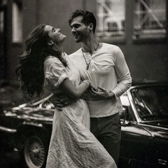 و اجادَ العزفَ ليطربني ليبعثر عِقدًا في نحري