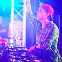 Avicii & Nicky Romero Vs. Chris Henry - I Could Be The One To Bring You Bliss (DOZE Mashup)