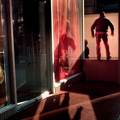 No WoRRiEs< (feat. Brent Faiyaz)