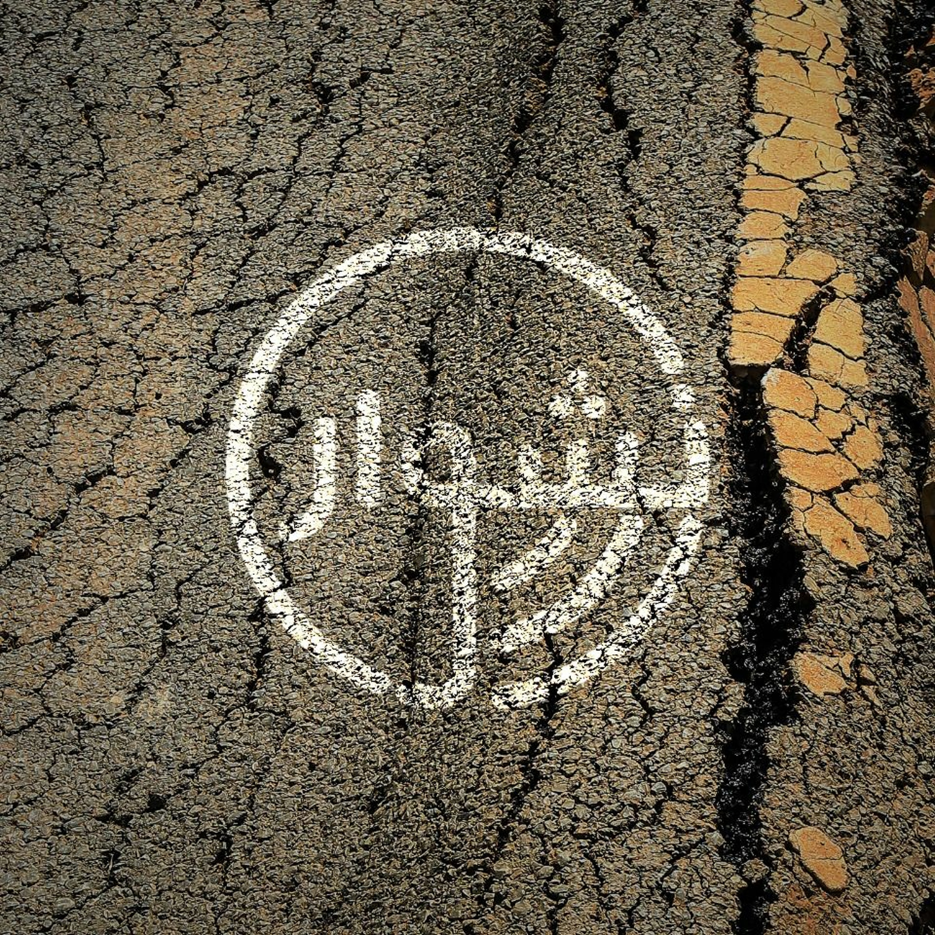 4. عالم على الأسفلت