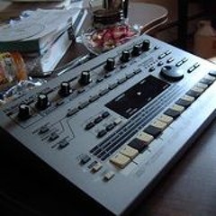 Roland MC-303