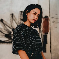 ម្នាក់​ឯងមិន​ស្លាប់​ទេ​ by Ella Sann