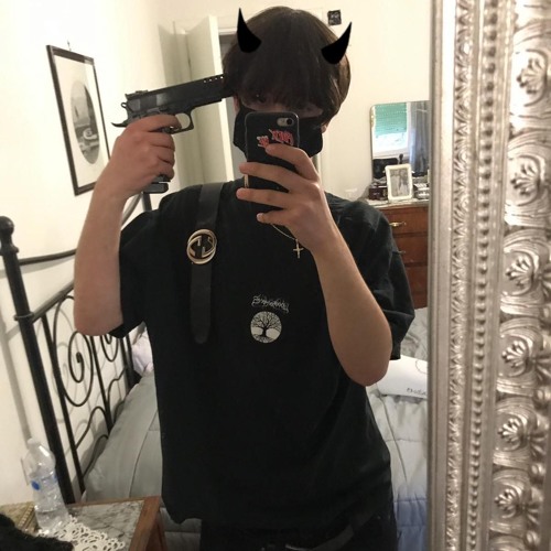 iperuranio / â̶͎l̷̮̊p̸̢͑r̷̺͠ạ̴̓z̵̝͘ȯ̸̱l̶͂͜ą̷͐m̷̳̏