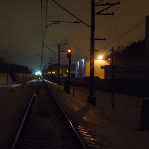 Включи станцию на ночь. Рельсы зимой ночью. Зима рельсы ночь. Железная дорога в темноте зимой. Рельсы ночью.