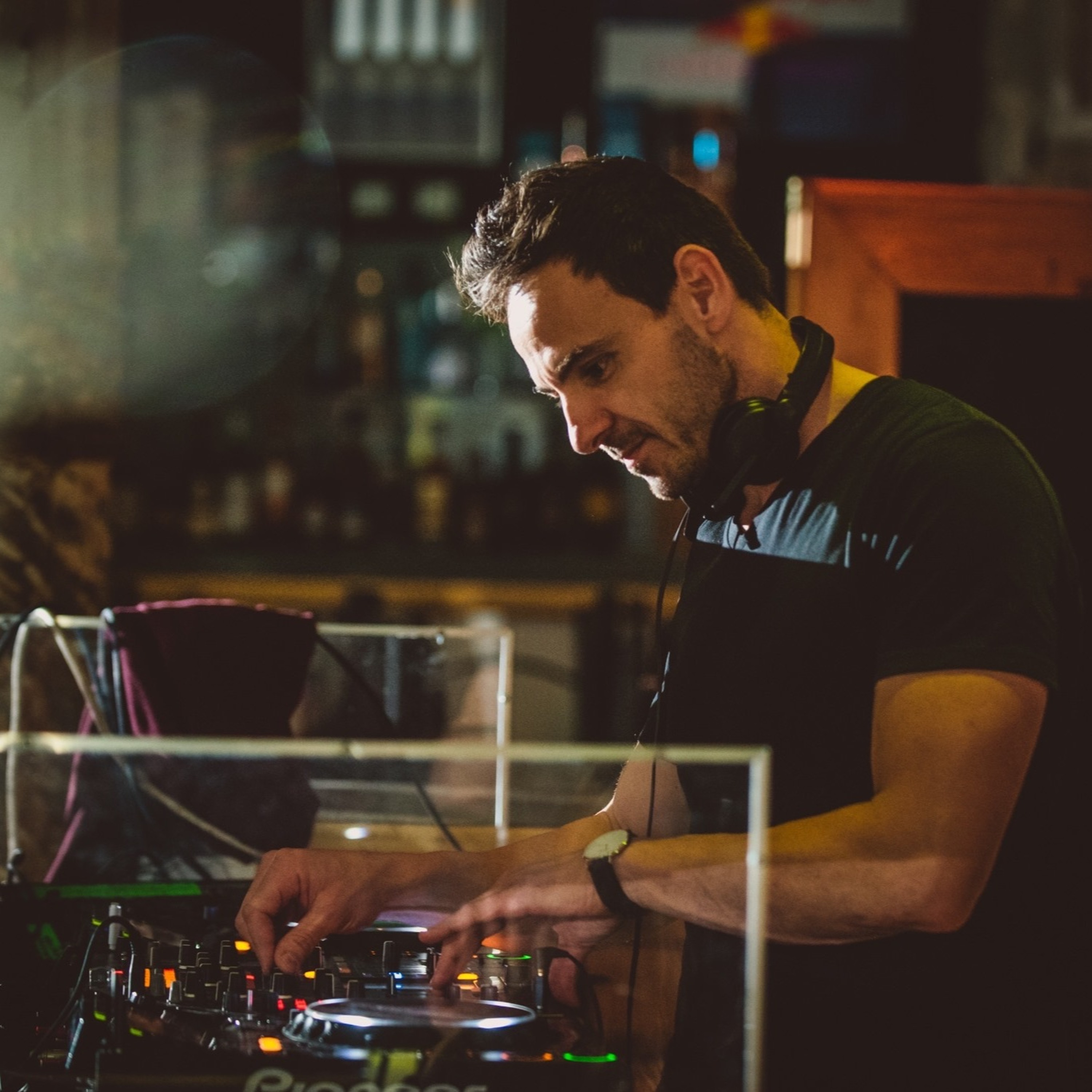 ROBERT SIMON - REWIND ON AIR RADIOSHOW