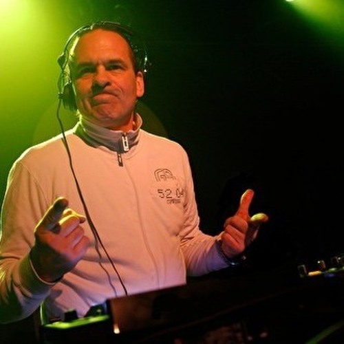 Buzz Fuzz - Sucker DJ