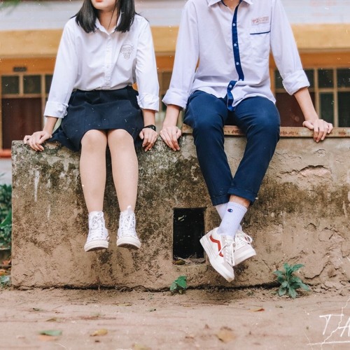 em có muốn về góc sân trường năm ấy cùng anh?