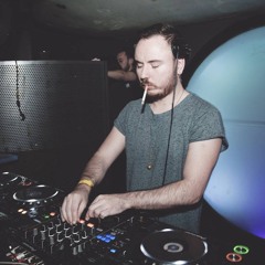 Duke Dumont - ID (BBC Radio 1 / Rave Lounge)