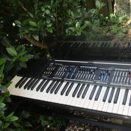 David M.Hanlon's DRUID II theme cover on a JVC KB700 Keyboardsynth