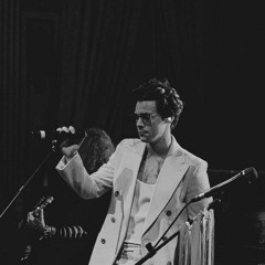 Stevie Nicks ft. Harry Styles - Landslide (at the Gucci Cruise 2020)