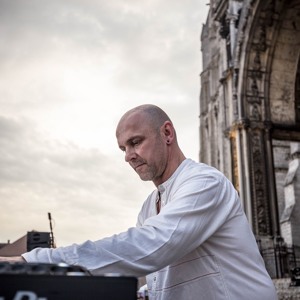 Henrik Schwarz @ Cathédrale de Chartres for Cercle