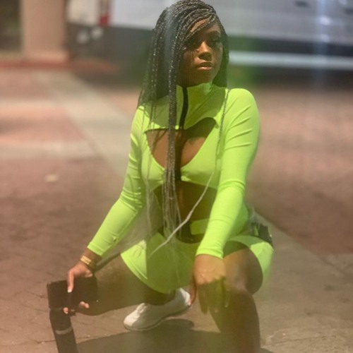 Yivette on online line