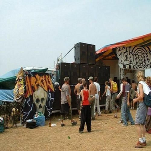 TEKNOMAD \\\٩(•́⌄•́๑)و//// Rolling from teknival Larzac 2003