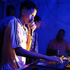 - MC JL O UNICO - ELA QUE SENTAR PROS CRIMINOSO [ DJS' DOISC - YURI DO MUNDEL & DJ FP DE COMPLEXO  ]