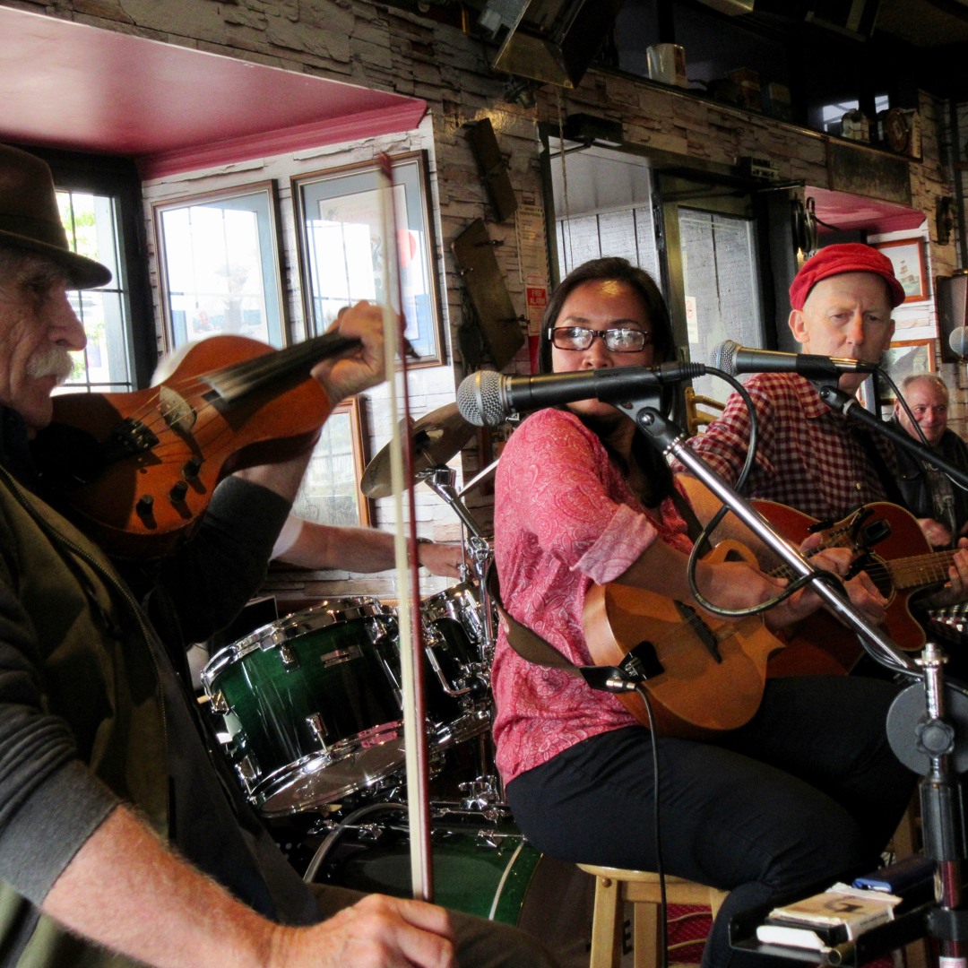 stream-the-whittakers-listen-to-the-whittakers-playlist-online-for