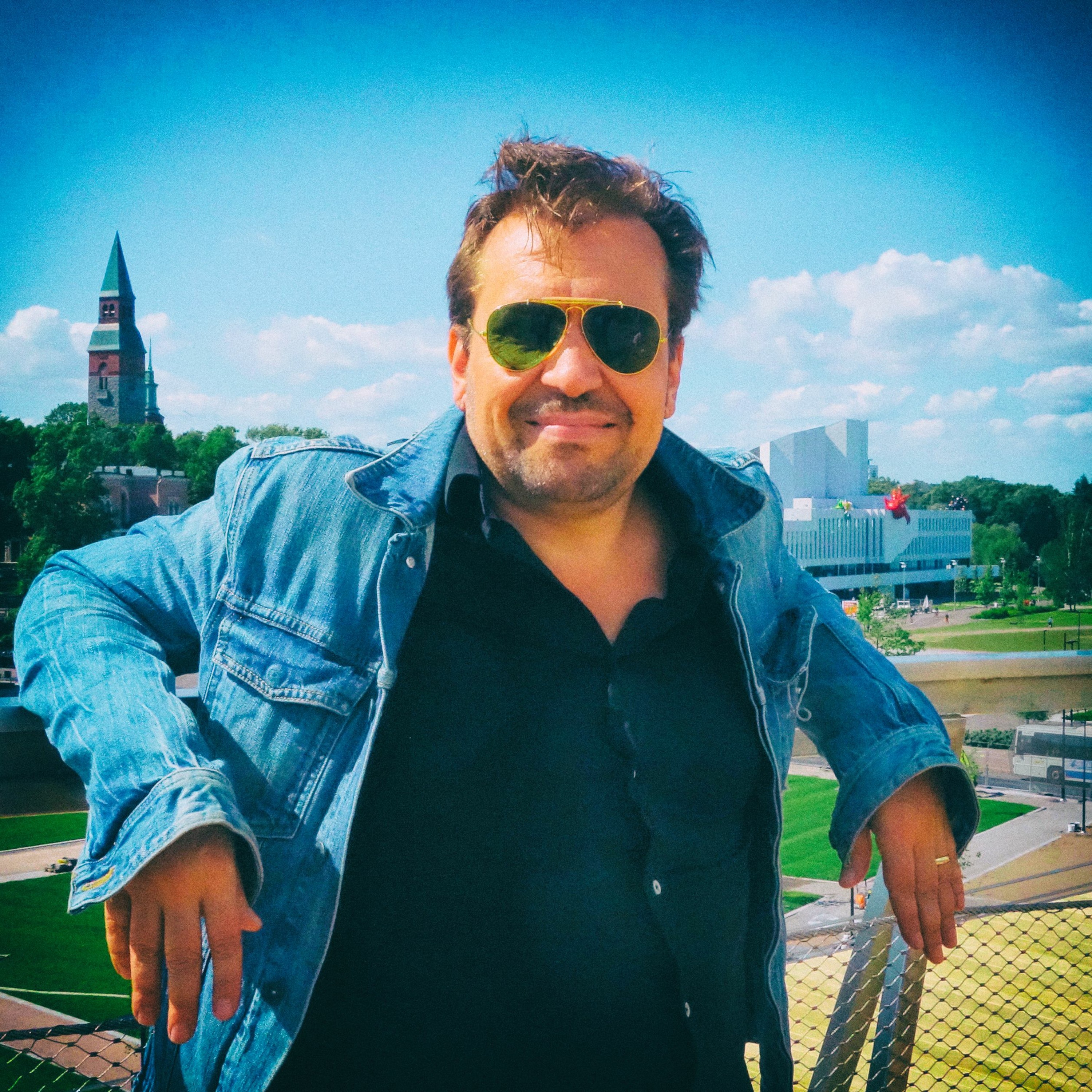 JANUS HANSKIN MUUTAMA HAAVE: Ihmisiä läheltä ja kaukaa 11.6.2019 - Helsingin Lähiradio 100,3MHz. episode artwork