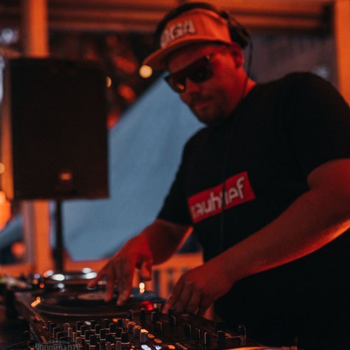 DocFish - Inneres Blumenpflücken 2019