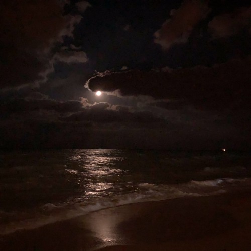 الليل وسماه.. ونجومه وقمره