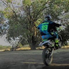 Who You (Chvmpagne feat. Phyzz)