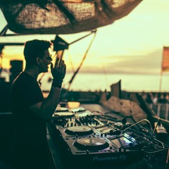 Junior C - Coming Over (Vintage Culture & Future Class Remix)