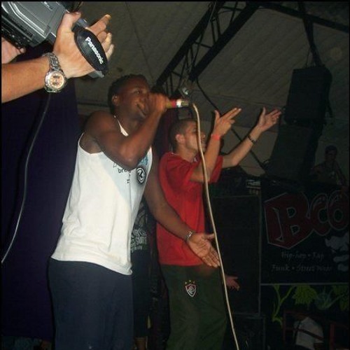 MC Leo Da Baixada E MC Lon - Um Brinde A Felicidade (Lyric Video)