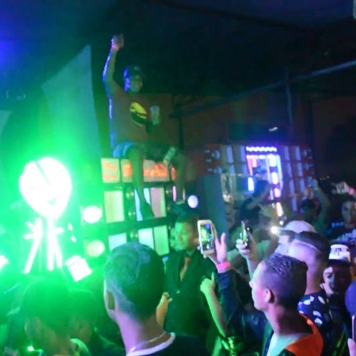 MC B4 , MC KASEMIRO E MC BN - FICA NA POSIÇÃO MULHER/ TOMA DE 4 ( DJ DS )