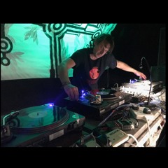 Alex Downey's 'The Amps Are On Fire Mix' Live at Freerotation 2019