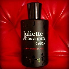 Juliette Has A Gun / Fausse pub pour vrai parfum (voix brute, sans effet)