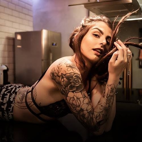 Dread hot актриса vitoria schwarzeneluhr. Дреды прическа для девушек. Dread hot. Дреды прическа для девушек. Dread hot актриса.