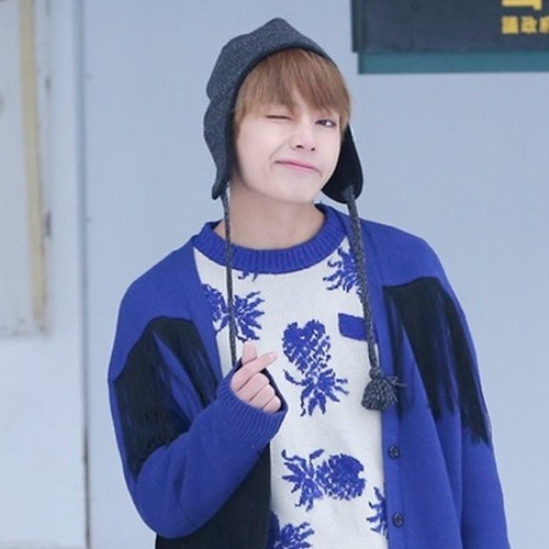 Stream BTS V - Winter bear by OneAutumnLeaf:Re | Listen online for free