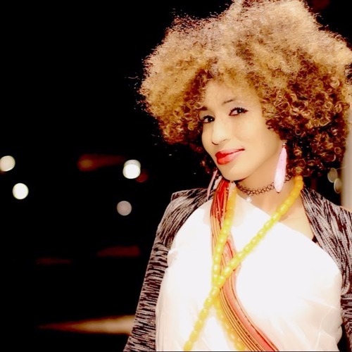 saaxib sax: Deeqa Afro