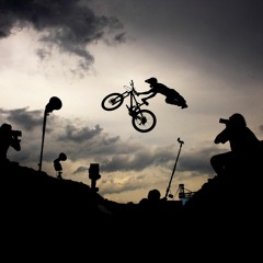 Dark Basement - Cinematic Ambient - Creepy Atmospheric drone