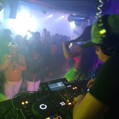 LIVE SET BAILA CON CHRIS SALGADO
