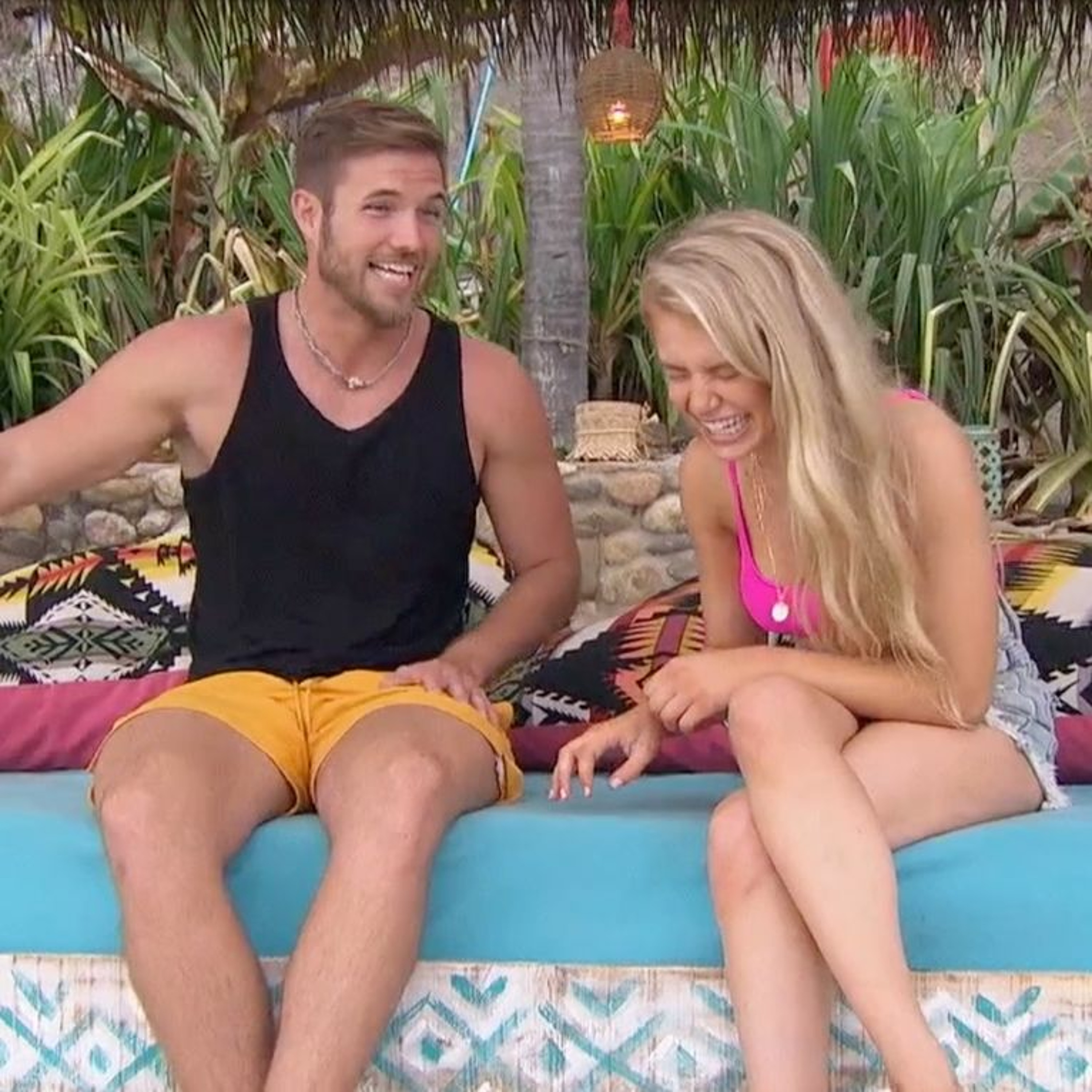 Bachelor in Paradise / Episode 2: Sonnets & 'staches on the Beach thumbnail