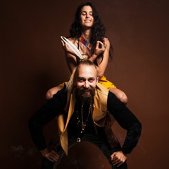 Tom Valsberg - Ajan Tiivad Laiali