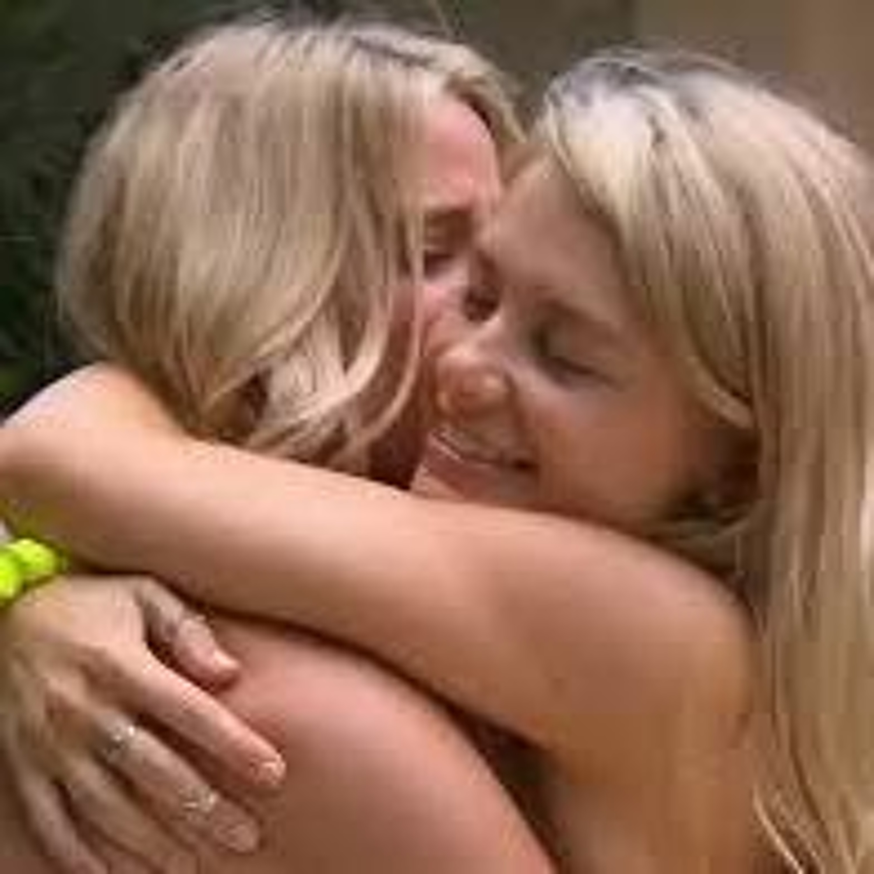 Bachelor in Paradise / Episode 3: Model Fights & Triangles on Triangles thumbnail