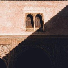 مَقامُك مَحْمُودٌ