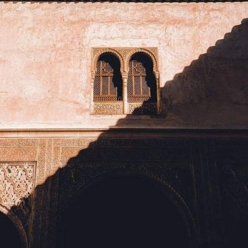 مَقامُك مَحْمُودٌ