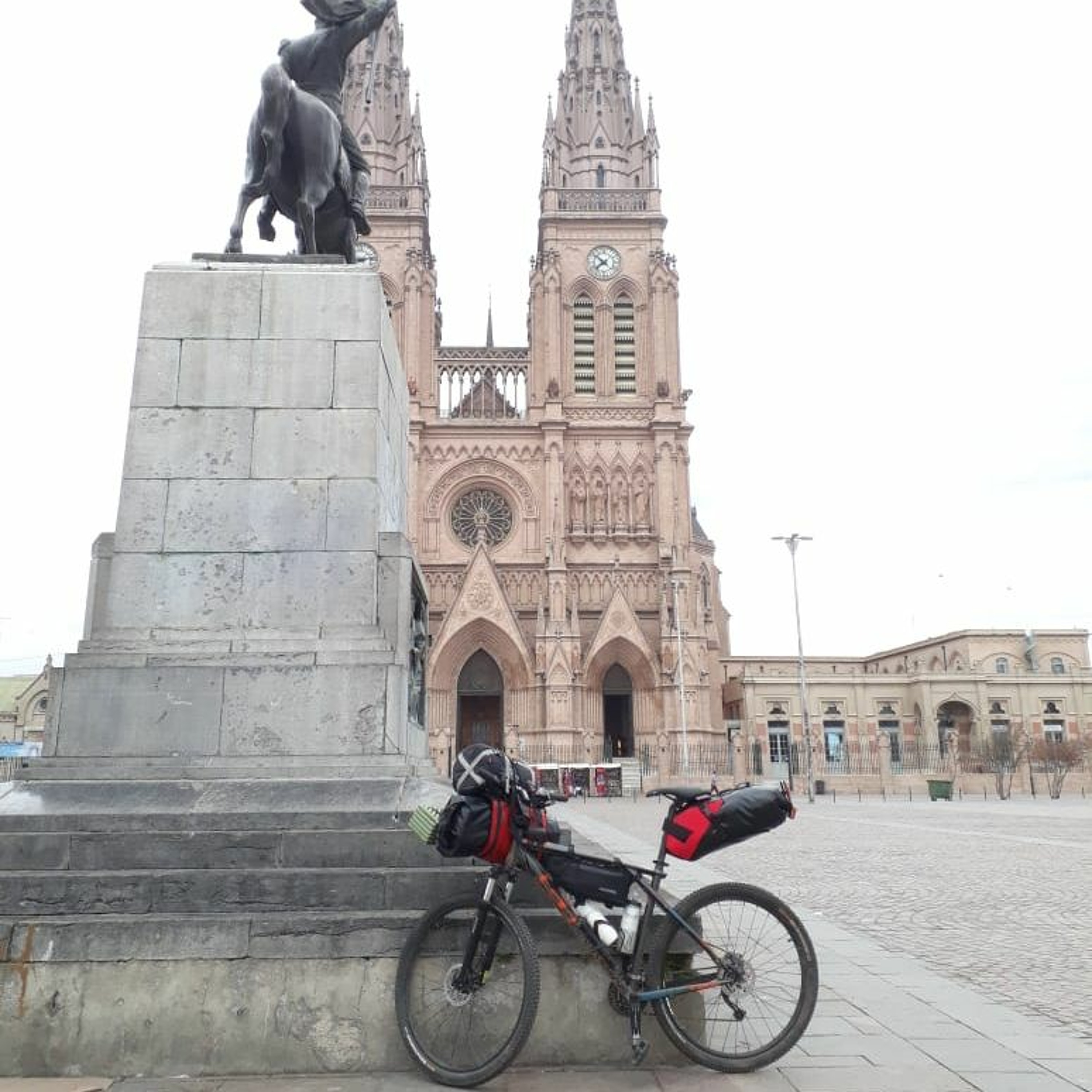 Un Hincha del Rojo viaja desde Luján en bicicleta para ver el partido de Copa Argentina episode artwork