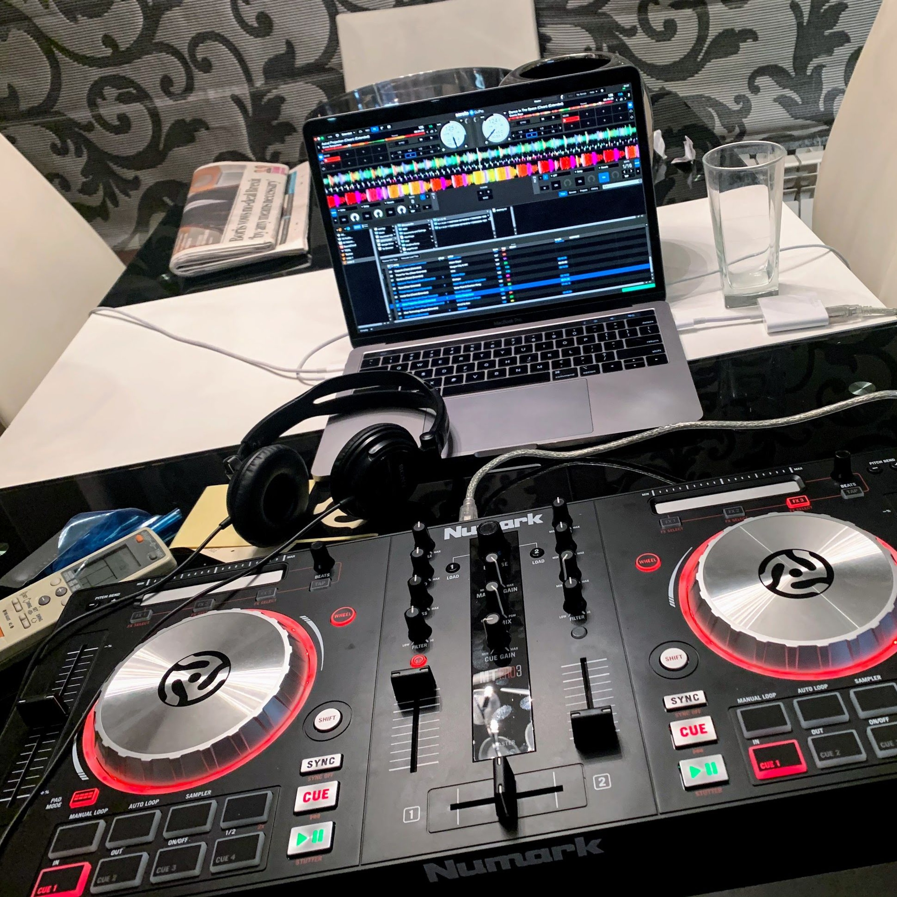 01-09-2019 - The “I couldn't be bothered to go out to a warehouse rave” mix