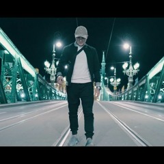 WEYRON - EGY ÜVEG BORRAL A SZABADSÁG HÍDON (Christoph Edit)